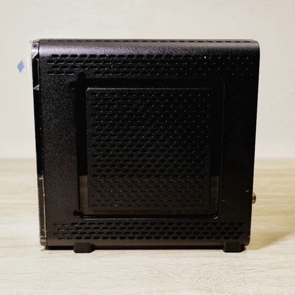 ARRIS SURFboard and RG6 Coax Cable - Picture 5 of 12